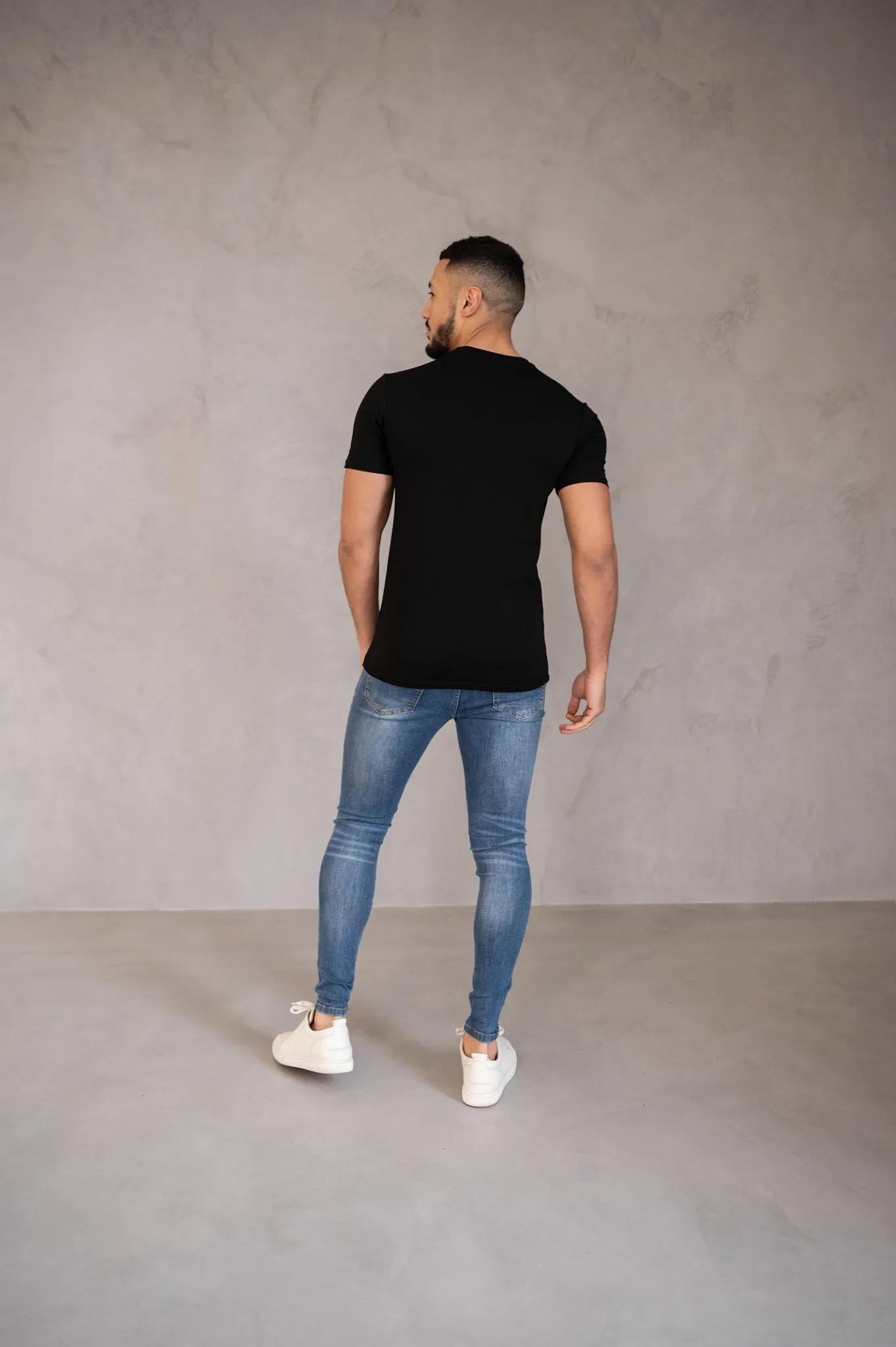 Capo ESSENTIAL T-Shirt - Black